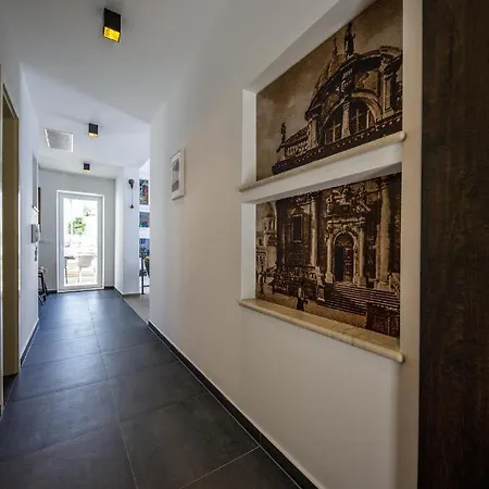 Villa Oranz
