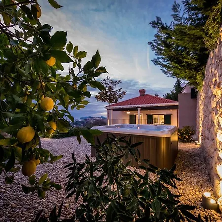 Oranz Villa *